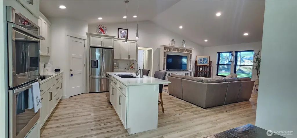 160 E Country Club Drive N Union WA 98592