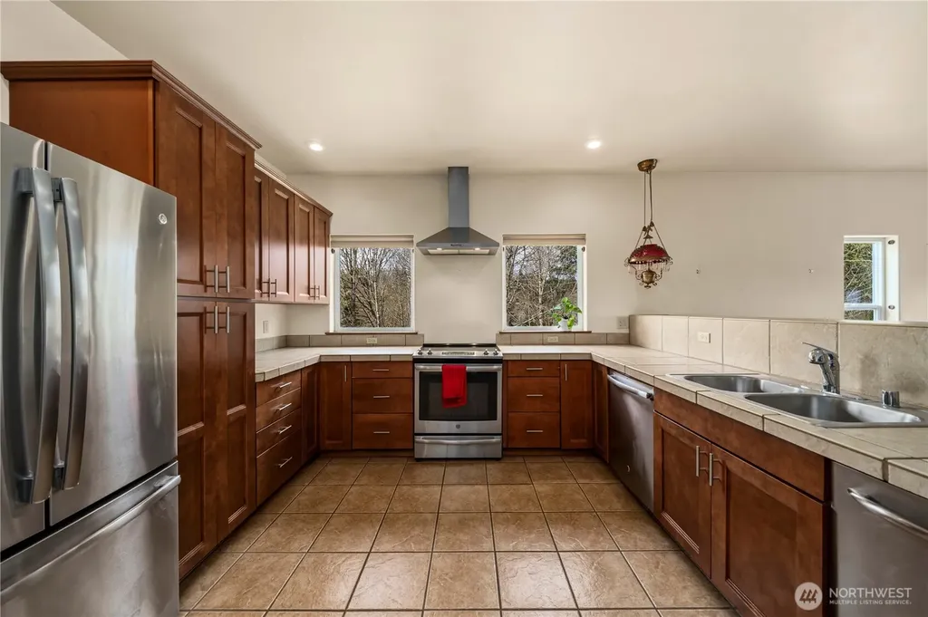 10404 210th Lane SW Rochester WA 98579