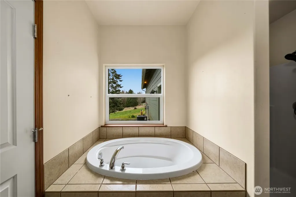 10404 210th Lane SW Rochester WA 98579