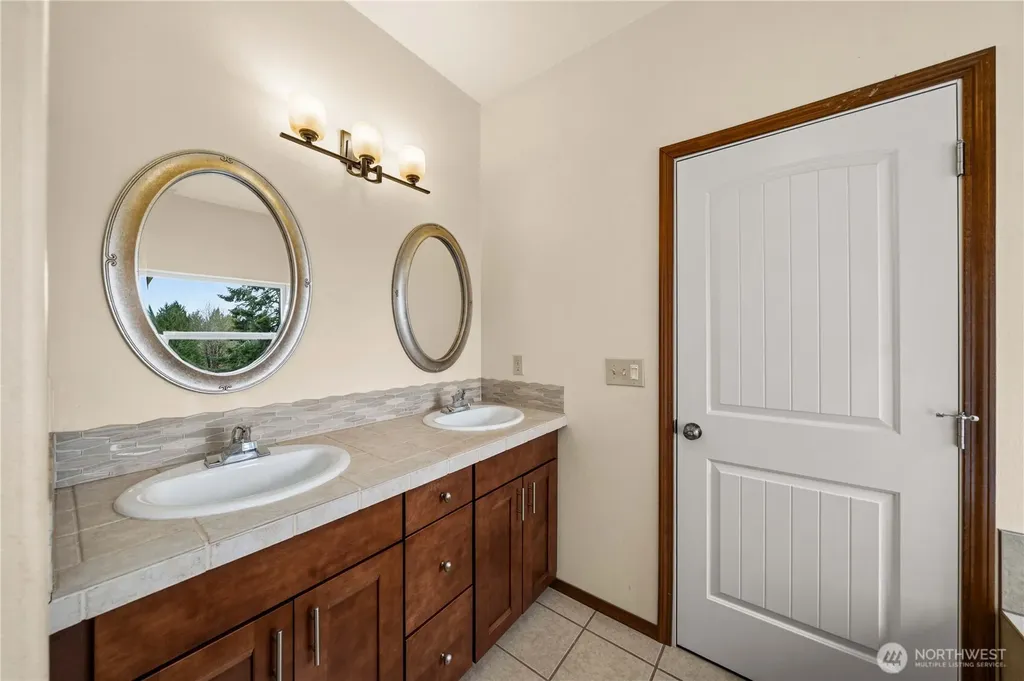 10404 210th Lane SW Rochester WA 98579