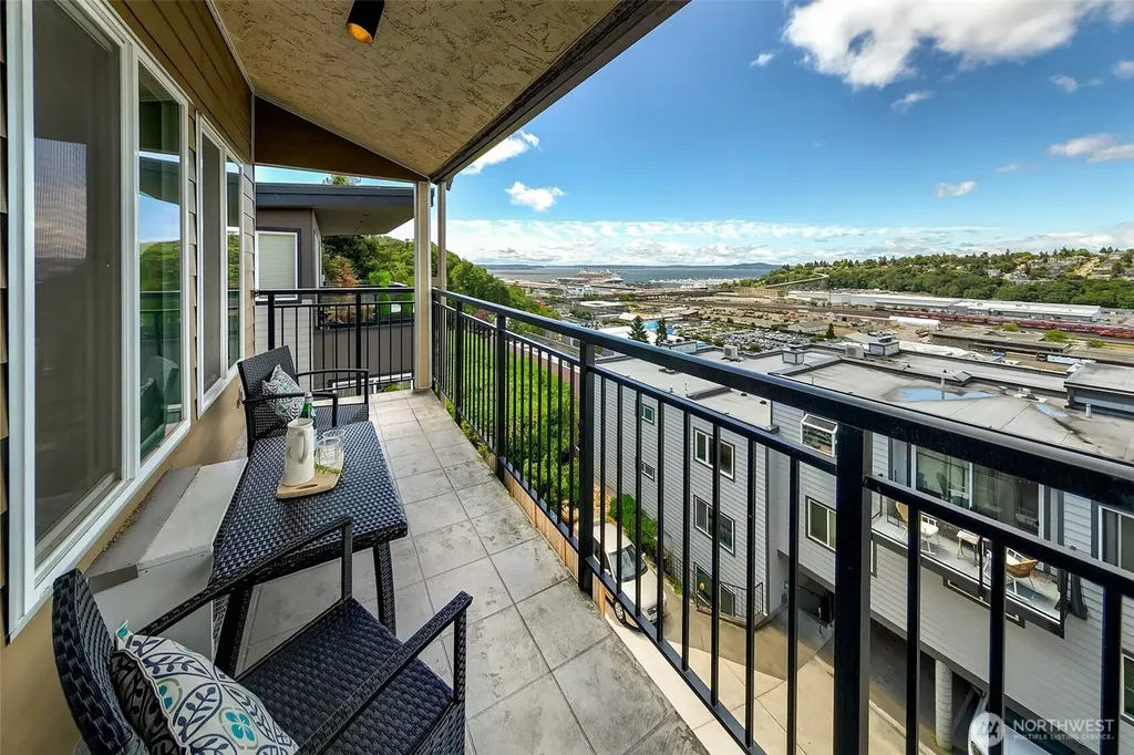 1965 12th Avenue W Seattle WA 98119