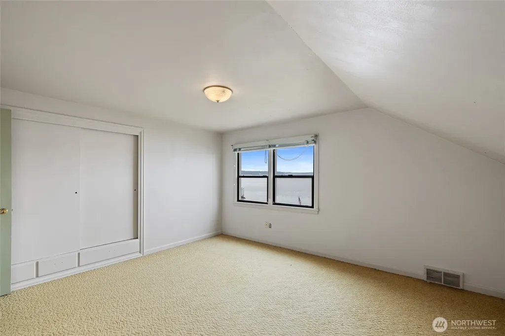 5498 Hyada Boulevard NE Tacoma WA 98422