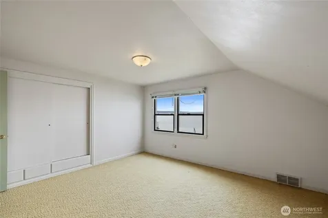 5498 Hyada Boulevard NE Tacoma WA 98422