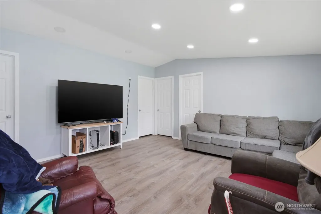 28602 75th Ave S Roy WA 98580