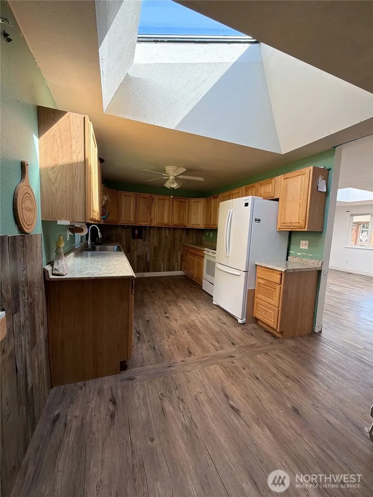 100 Hillcrest Drive Elma WA 98541