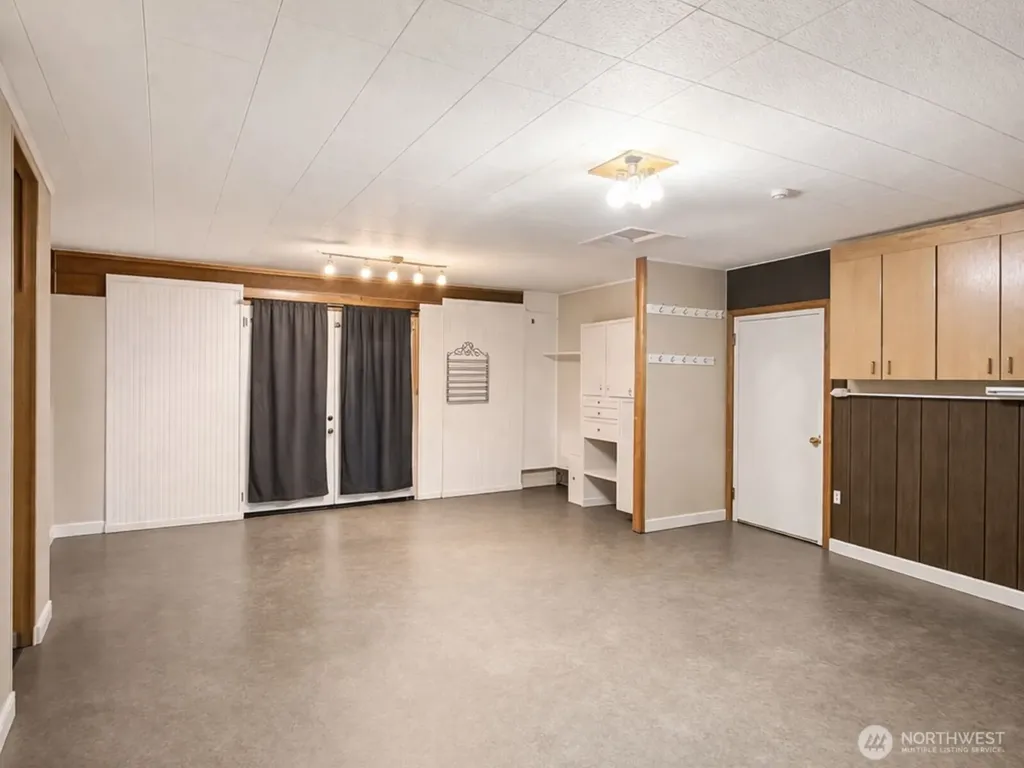 100 Hillcrest Drive Elma WA 98541