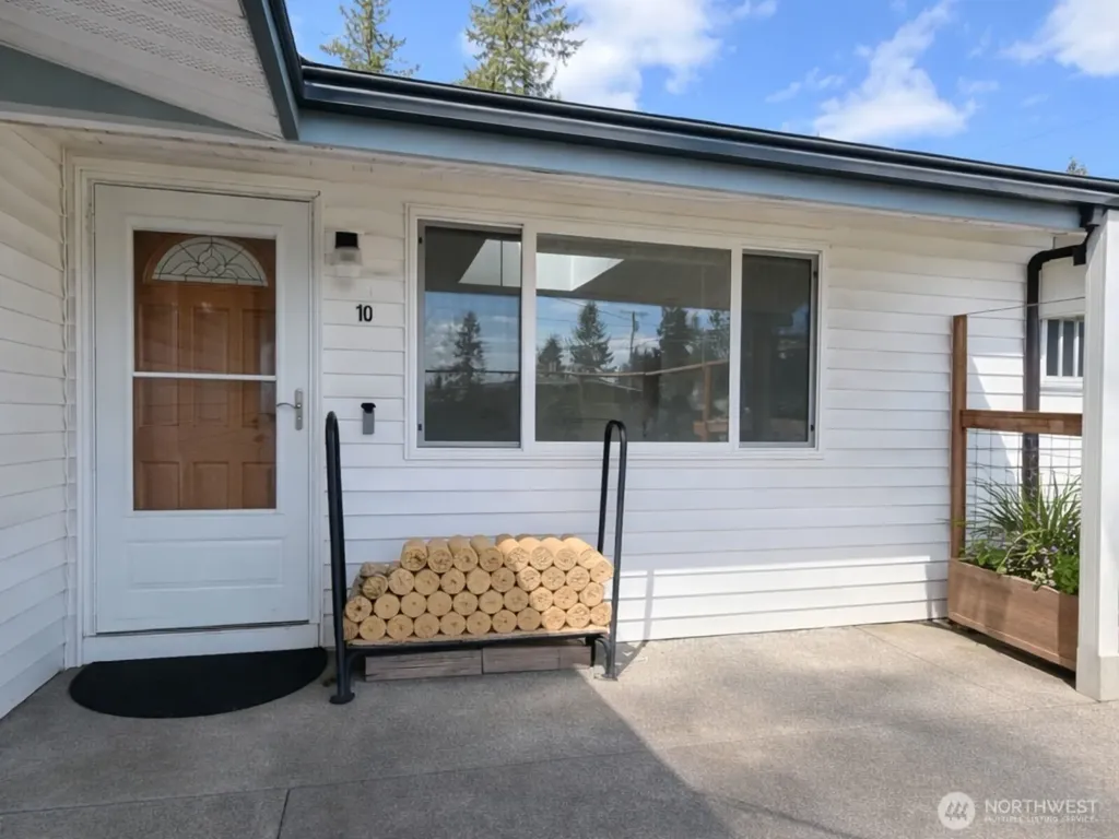 100 Hillcrest Drive Elma WA 98541