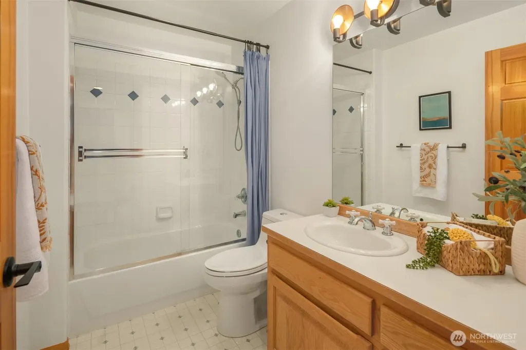 1943 Shore Avenue Freeland WA 98249