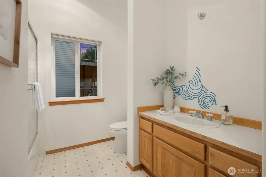 1943 Shore Avenue Freeland WA 98249