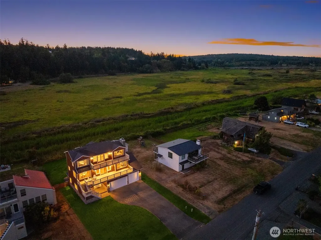 1943 Shore Avenue Freeland WA 98249