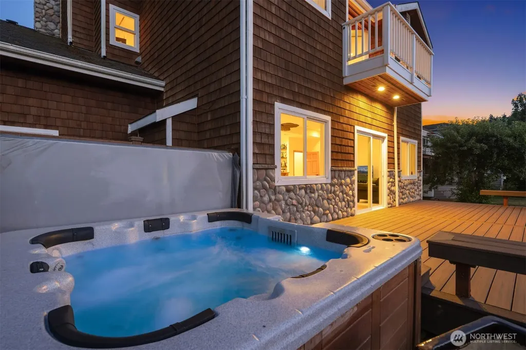 1943 Shore Avenue Freeland WA 98249