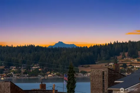 1943 Shore Avenue Freeland WA 98249