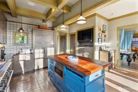 3310 59th Avenue SW Seattle WA 98116
