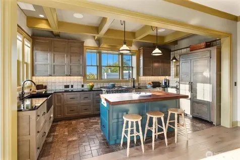3310 59th Avenue SW Seattle WA 98116