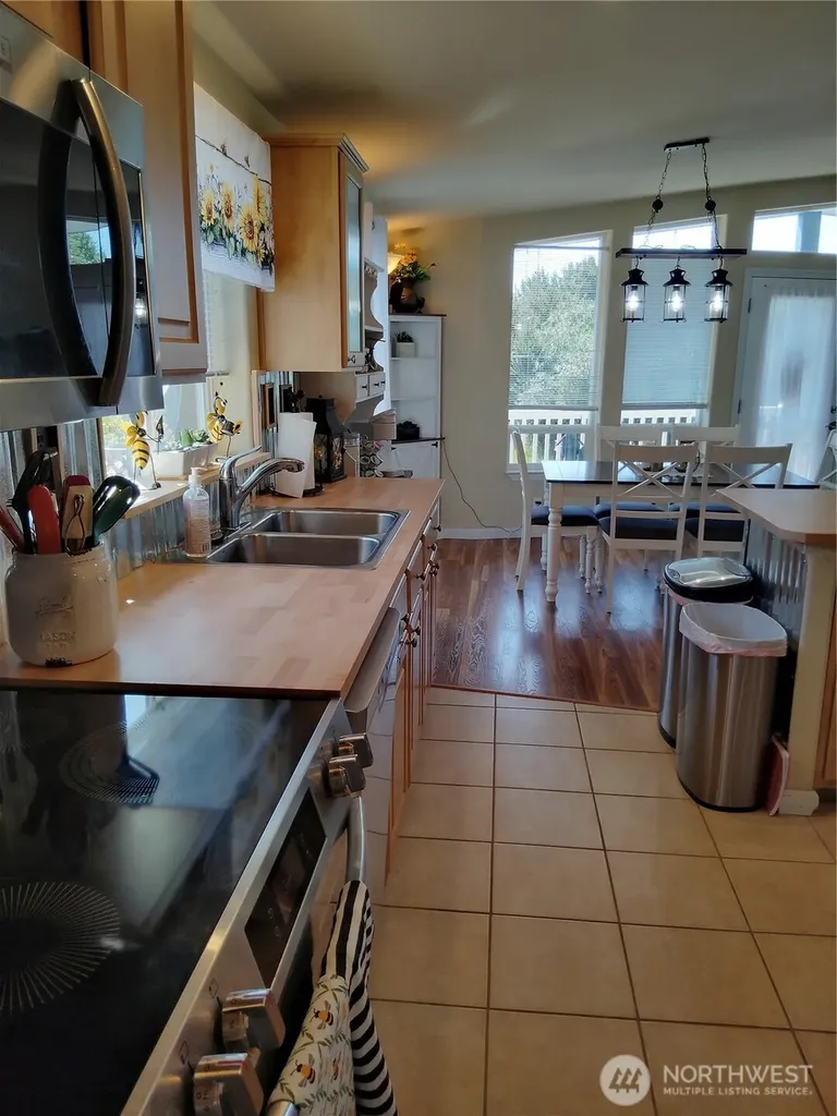 526 Sand Dune Avenue SW Ocean Shores WA 98569