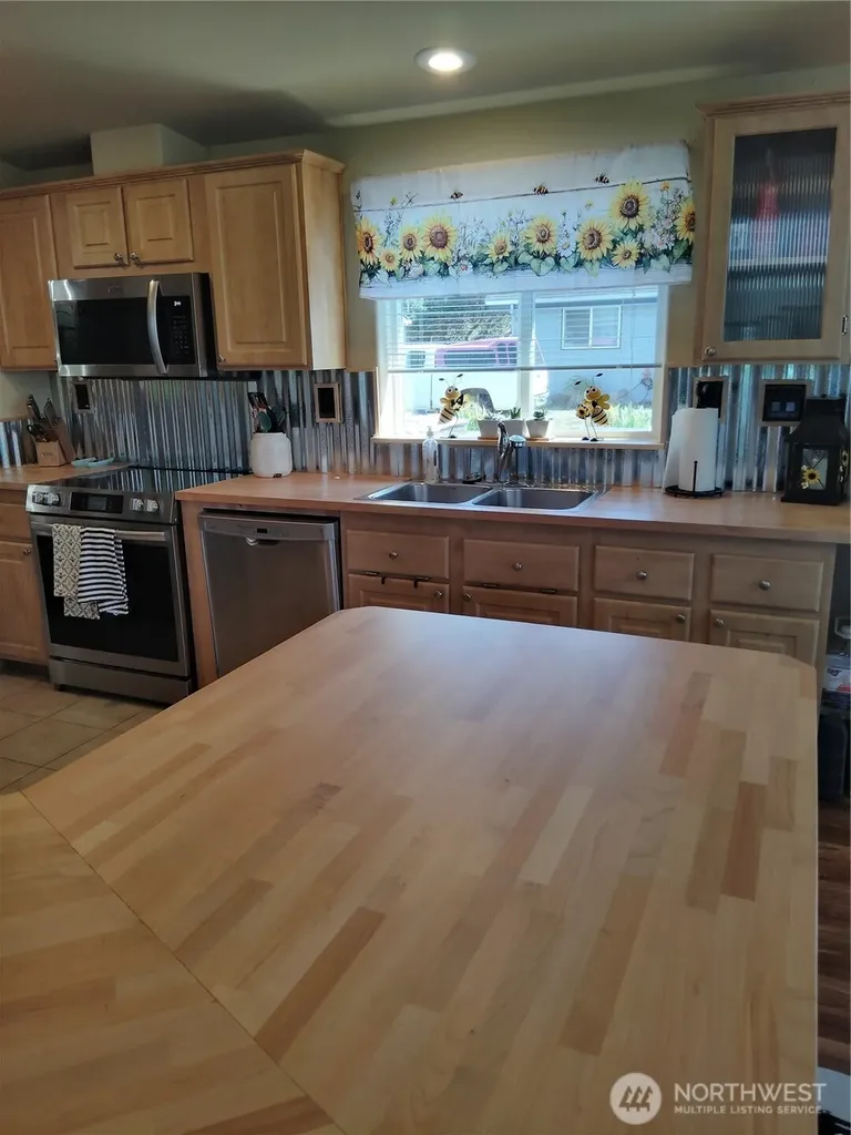 526 Sand Dune Avenue SW Ocean Shores WA 98569