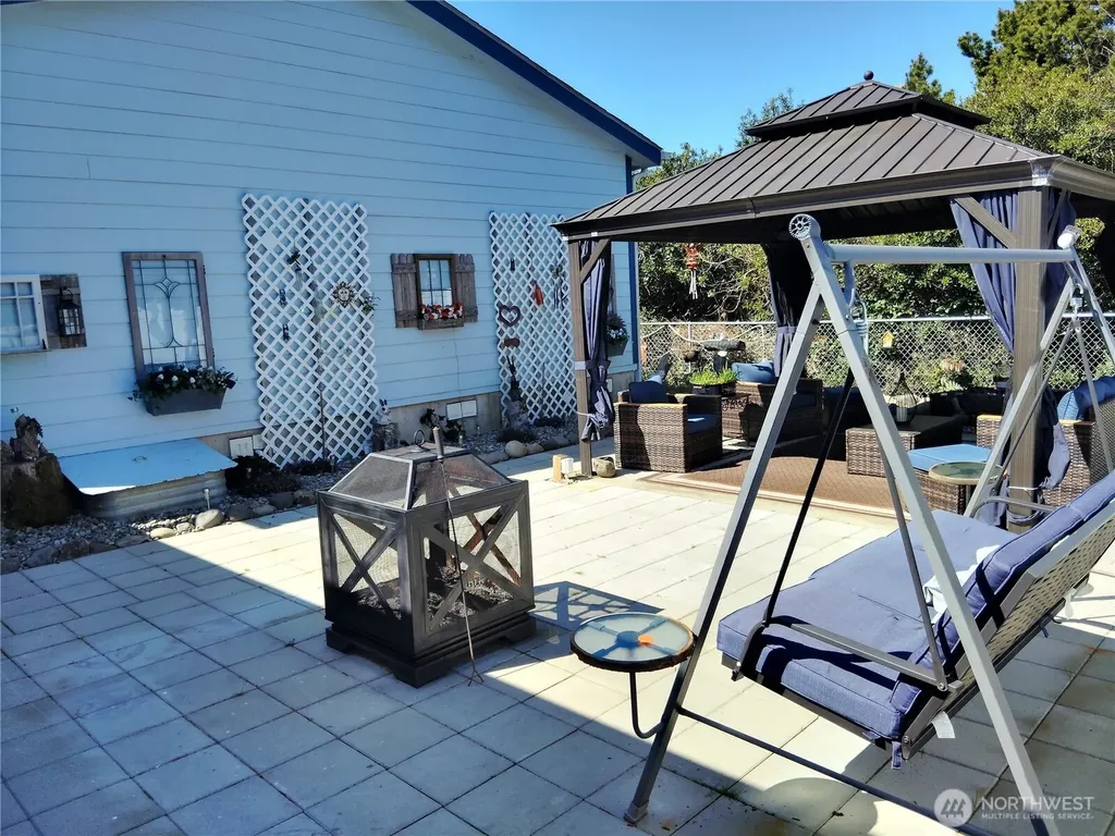 526 Sand Dune Avenue SW Ocean Shores WA 98569