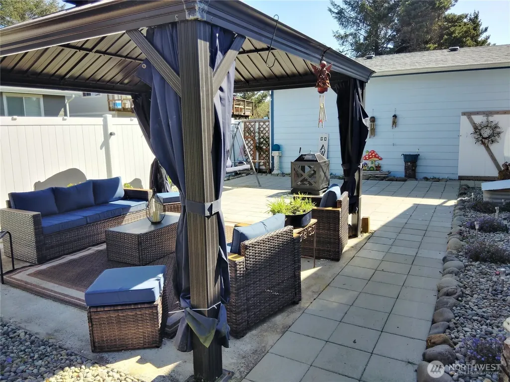 526 Sand Dune Avenue SW Ocean Shores WA 98569