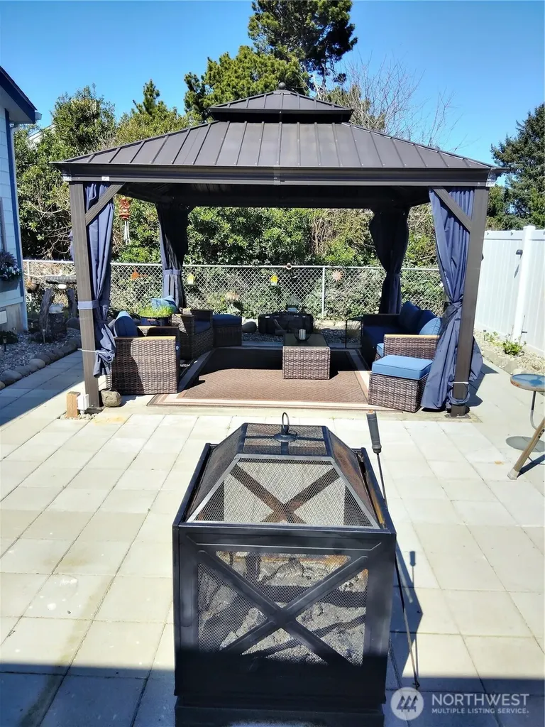 526 Sand Dune Avenue SW Ocean Shores WA 98569