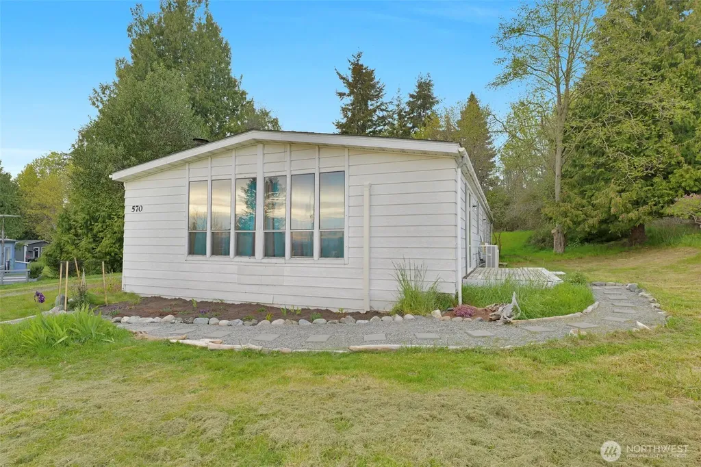 570 Crockett Lake Drive Coupeville WA 98239