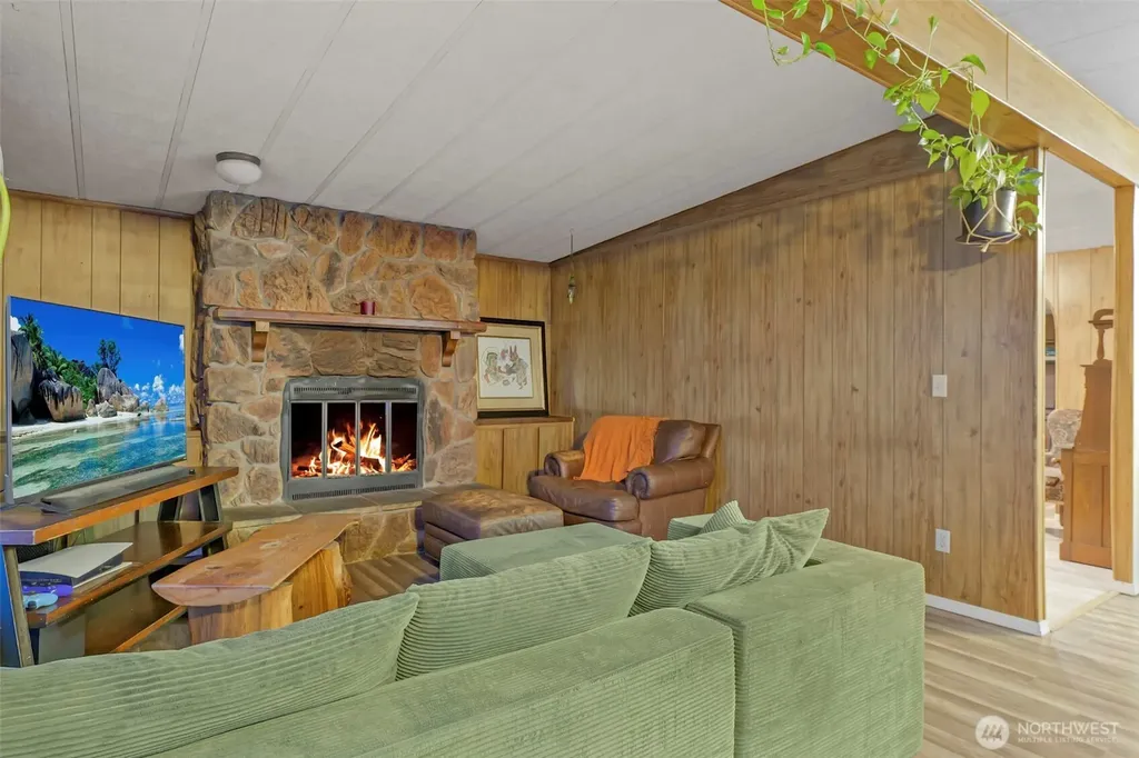 570 Crockett Lake Drive Coupeville WA 98239