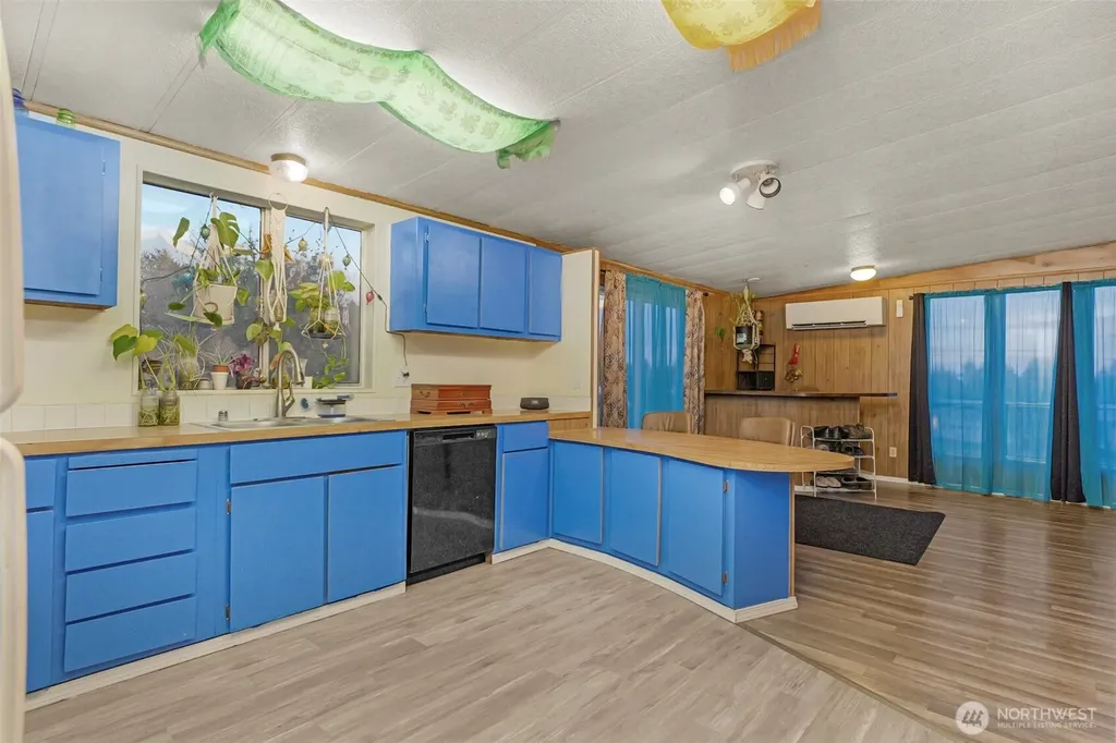 570 Crockett Lake Drive Coupeville WA 98239