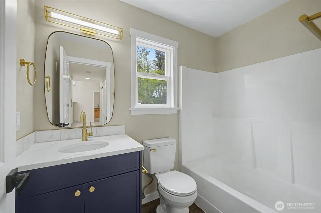 1211 Lotus Lane Freeland WA 98249