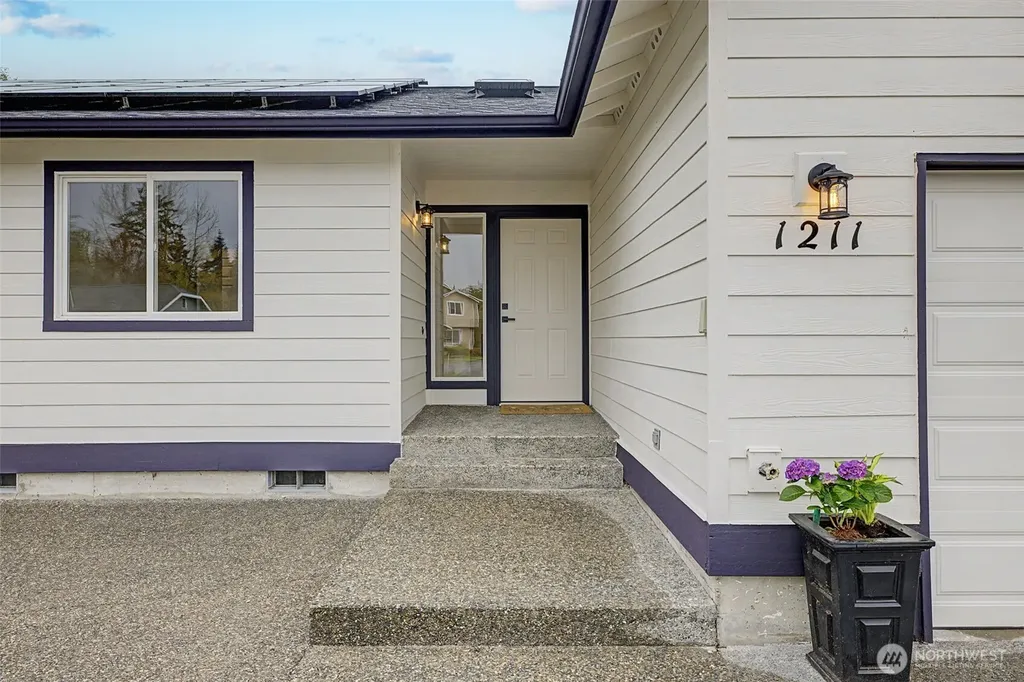 1211 Lotus Lane Freeland WA 98249