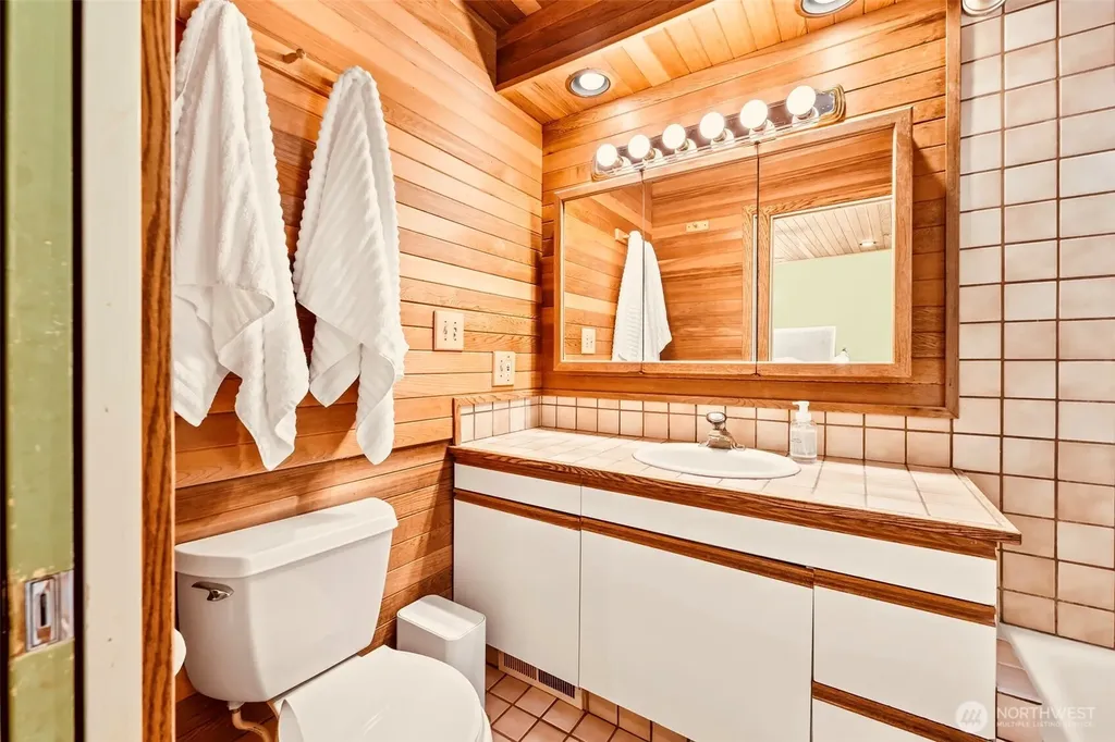3620 Forest Beach Drive NW Gig Harbor WA 98335