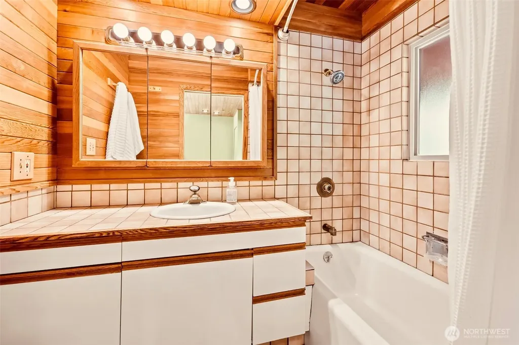 3620 Forest Beach Drive NW Gig Harbor WA 98335