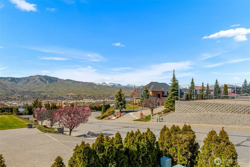 2450 Twin Peaks View East Wenatchee WA 98802