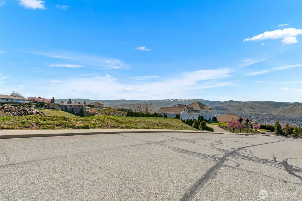 2450 Twin Peaks View East Wenatchee WA 98802