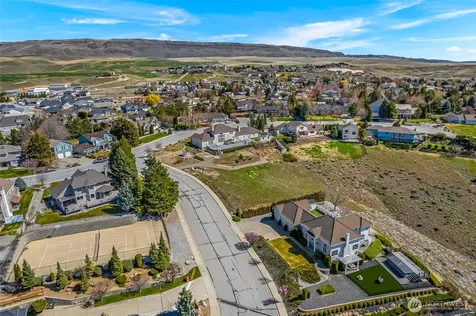 2450 Twin Peaks View East Wenatchee WA 98802