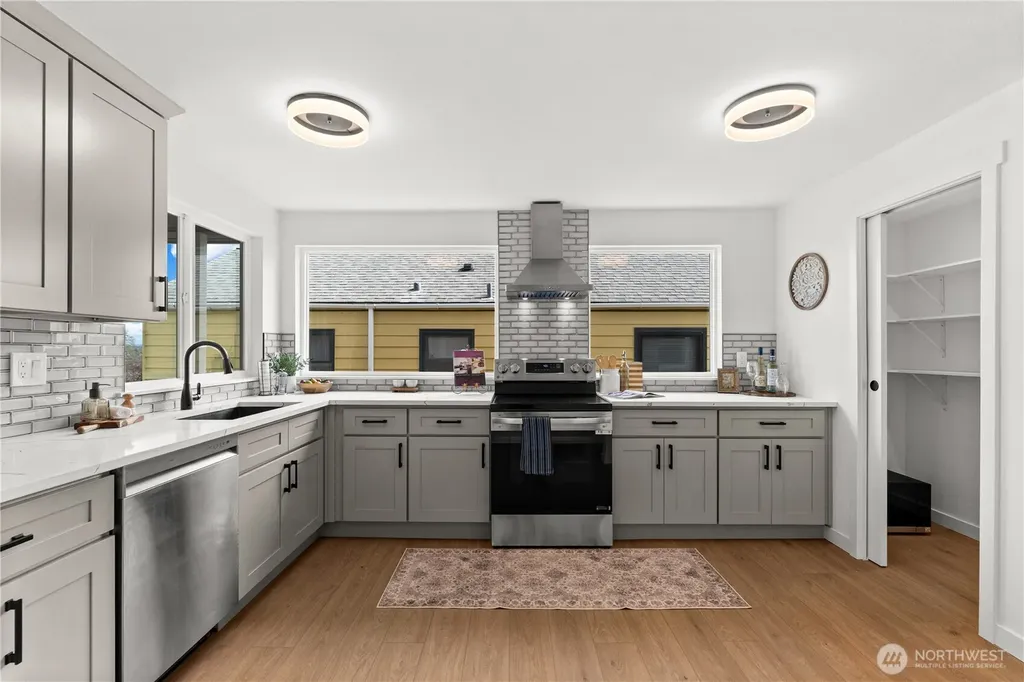 1811 S Stevens Street Seattle WA 98292