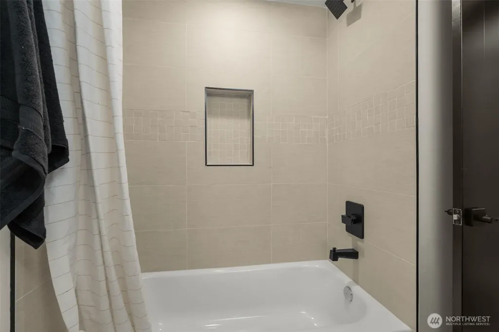 7017 NE 155th Place Kenmore WA 98028