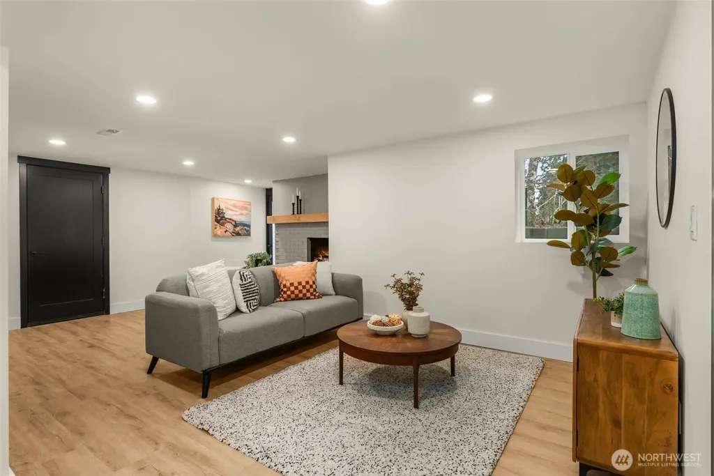 7017 NE 155th Place Kenmore WA 98028