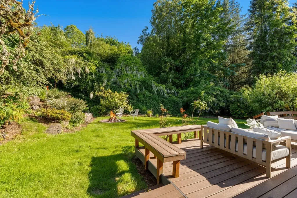 7017 NE 155th Place Kenmore WA 98028
