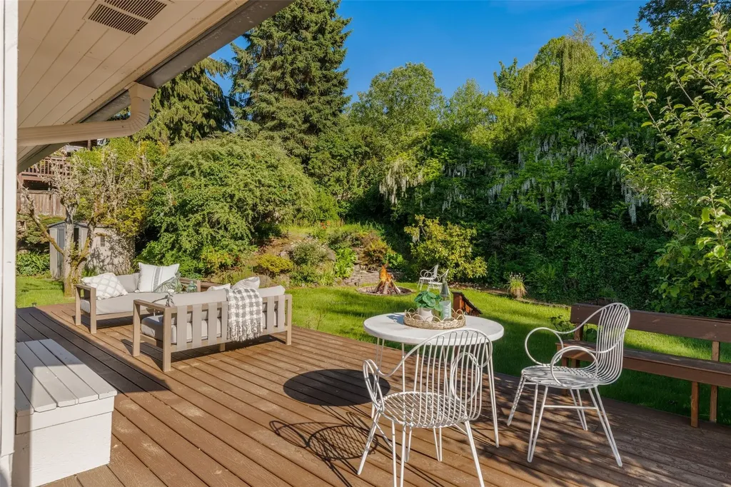 7017 NE 155th Place Kenmore WA 98028