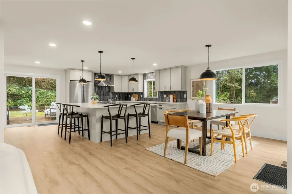 7017 NE 155th Place Kenmore WA 98028