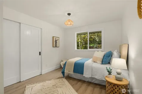 7017 NE 155th Place Kenmore WA 98028