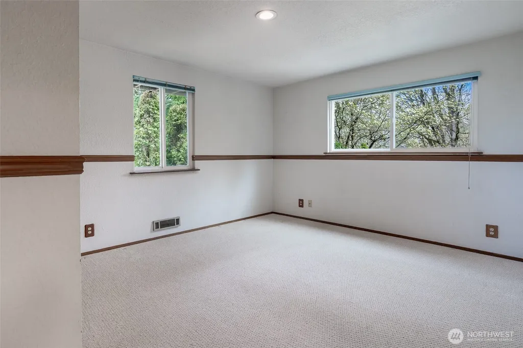 28611 16th Avenue S Federal Way WA 98003