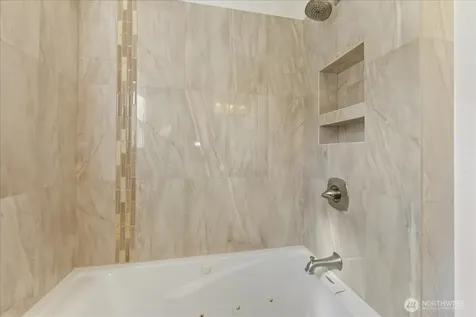 12722 35th Ave House D NE Seattle WA 98125