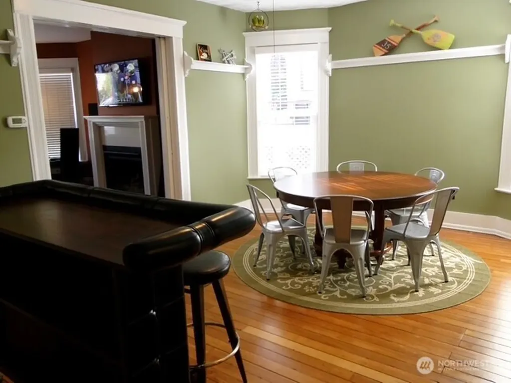 1921 44 Avenue SW Seattle WA 98116