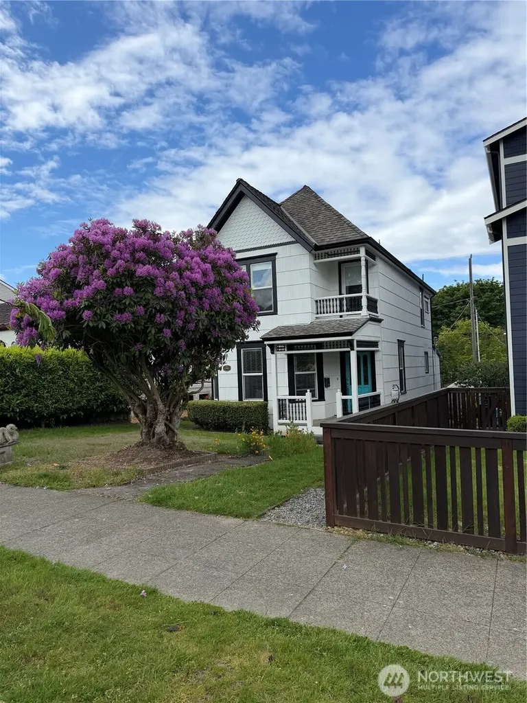 1921 44 Avenue SW Seattle WA 98116
