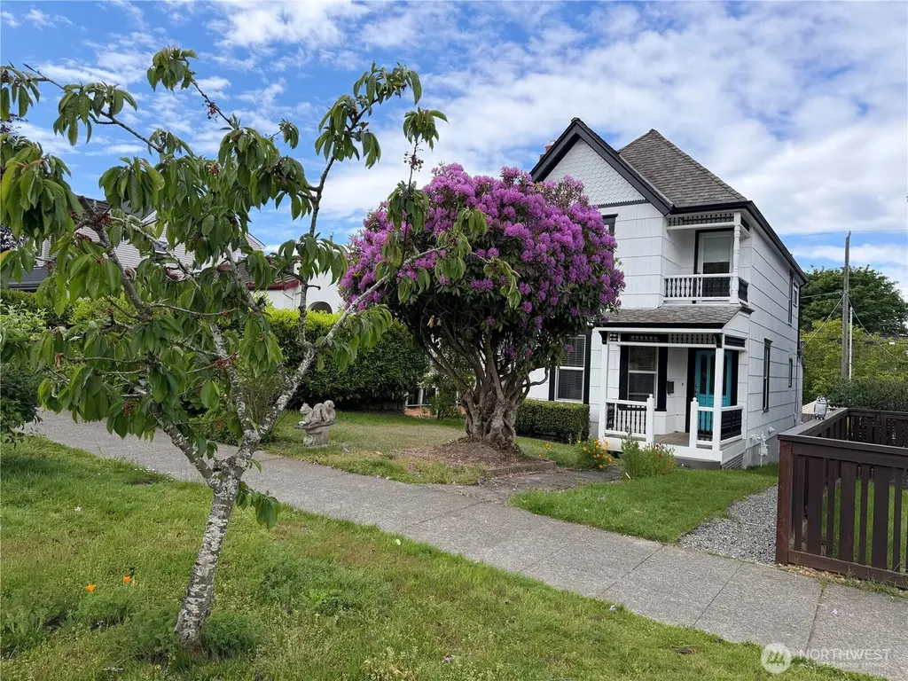 1921 44 Avenue SW Seattle WA 98116