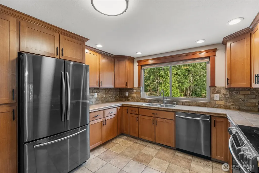 27422 SE 236th Street Maple Valley WA 98038