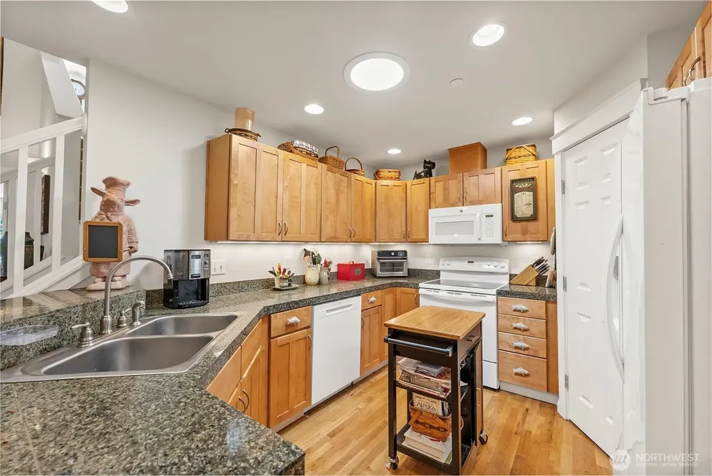 211 E Sterling Drive Allyn WA 98524