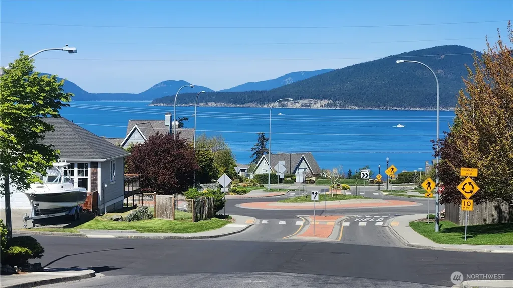 4410 Glasgow Way Anacortes WA 98221