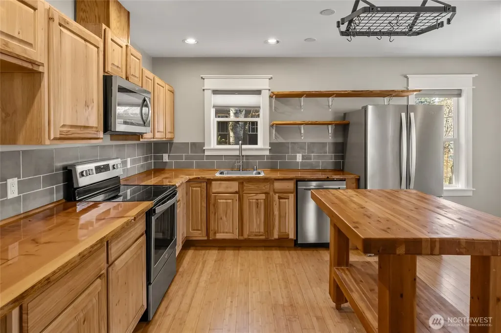 109 S 5th St Alley Roslyn WA 98941