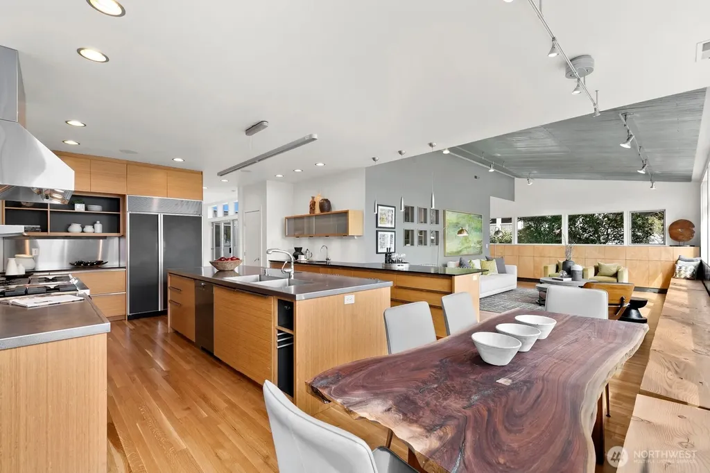 1549 Magnolia Way W Seattle WA 98199